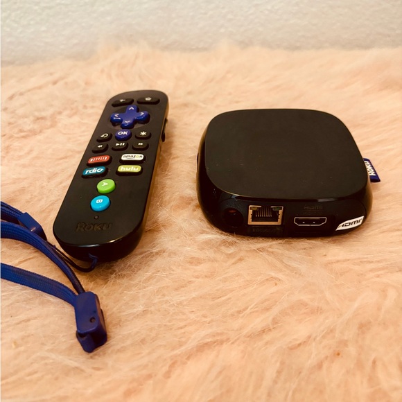Roku 3 Streaming Media Player with Remote - Picture 3 of 5